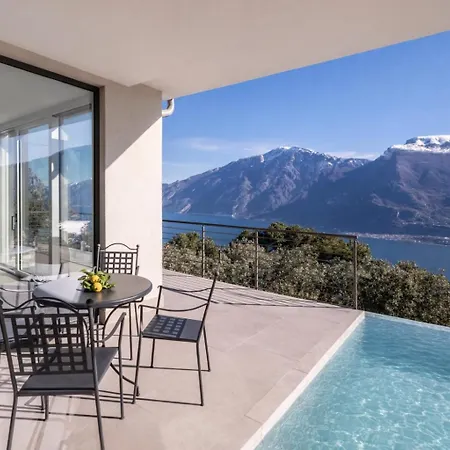 Incanto Luxury With A Panoramic Pool לימונה סול גרדה